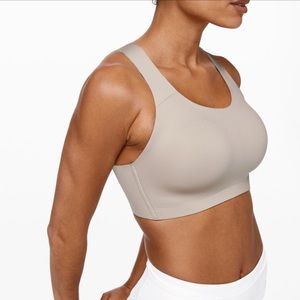 Lululemon Enlite Bra in Barely Beige